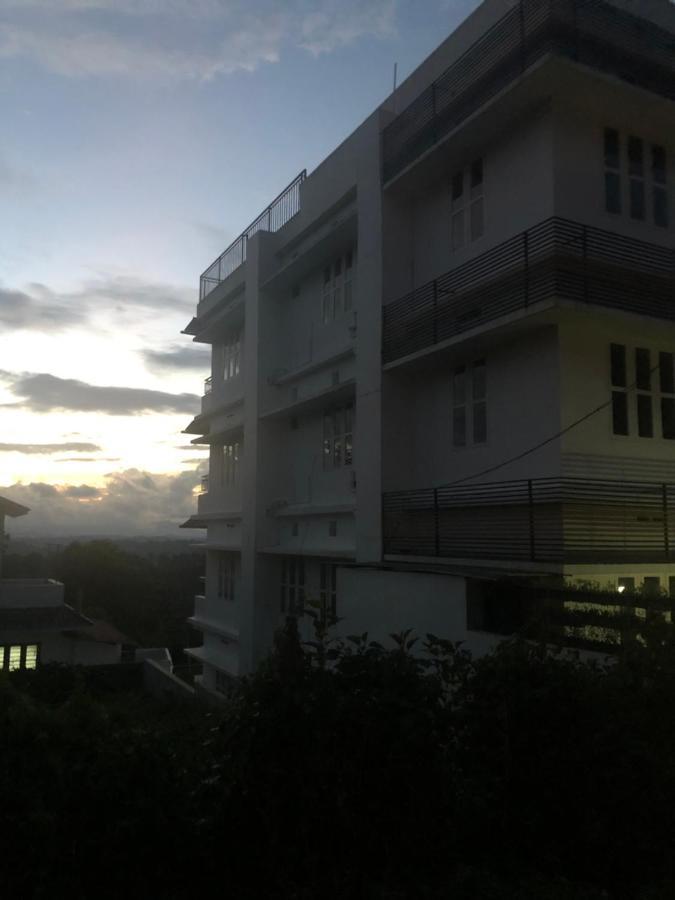 Raveendra Inn Kalpatta Buitenkant foto