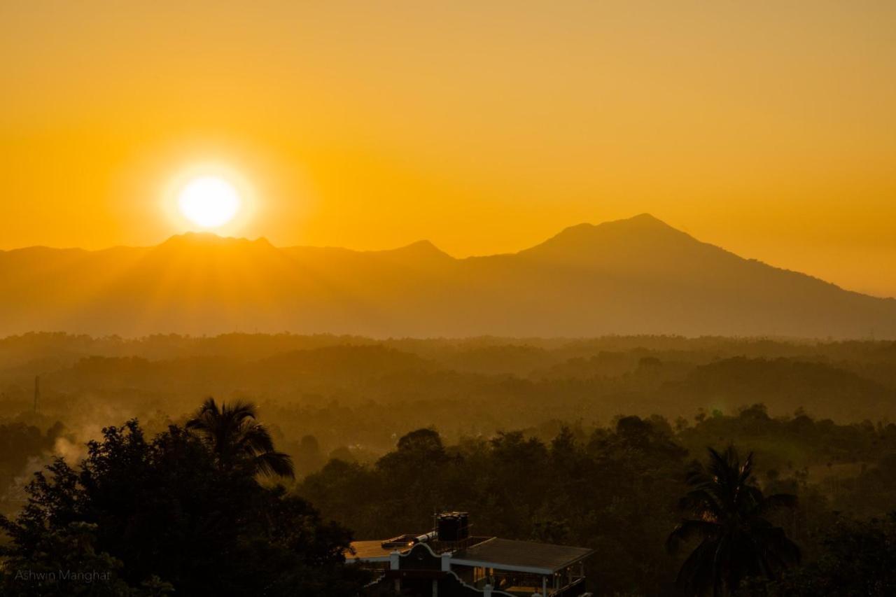 Raveendra Inn Kalpatta Buitenkant foto
