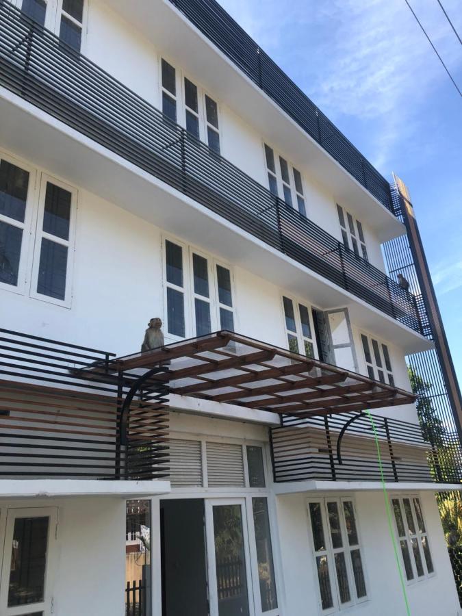 Raveendra Inn Kalpatta Buitenkant foto